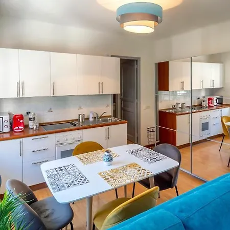 Apartment Situe A Deux Pas De La Nice